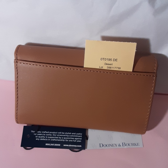 NWT Dooney & Bourke Flap Wallet in Desert - Picture 2 of 5